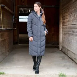 Hadley Down Trainer's Coat By SmartPak 9 Hadley Down Trainer's Coat By SmartPak -AU Equestrian Supplies Sales 2023 30467 almostblack onmodel 16